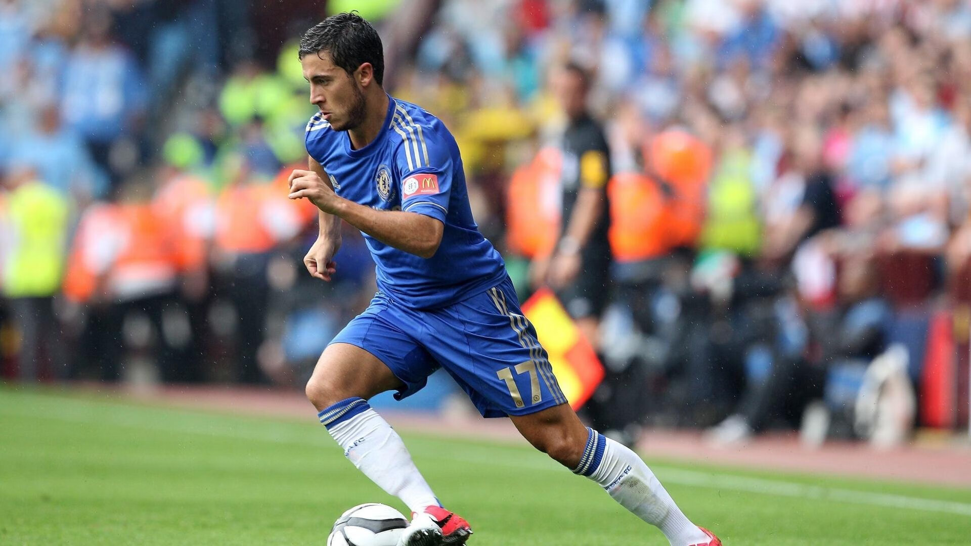 世界杯十六强：巴西在雨战中2比1击败荷兰 对抗与技术结合得恰到好处